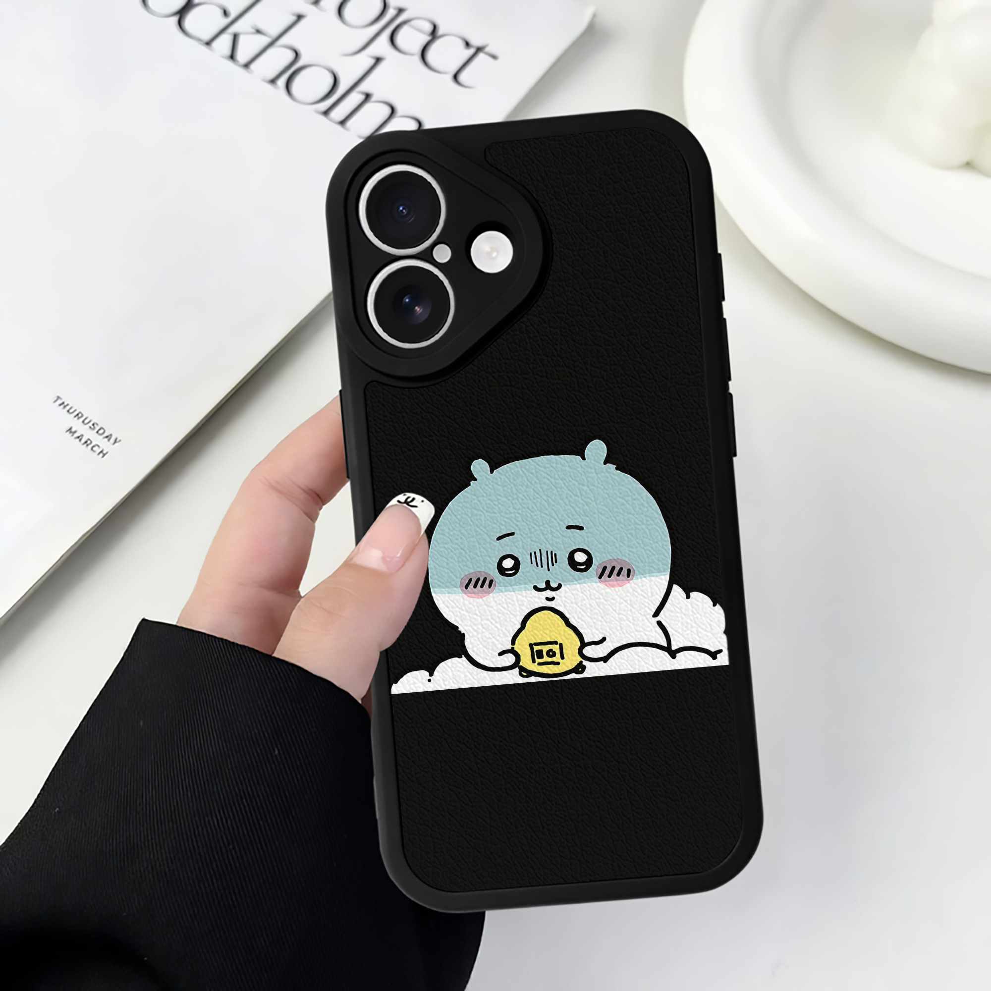 （画像用） ちいかわ ちいかわ Chii-kawa chiikawa 【iPhone 16シリーズ対応】シリコンスマホケース（レザー調） 材質：シリコン
